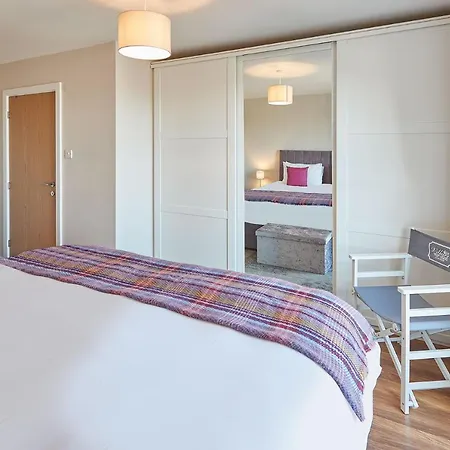 Host & - Abbey Court Apartment *