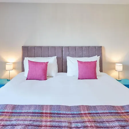 Host & - Abbey Court