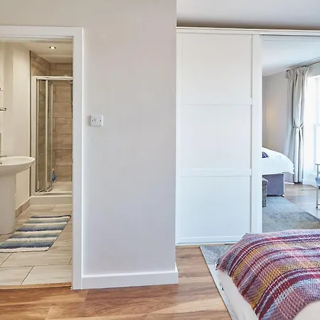 Host & - Abbey Court * Whitby