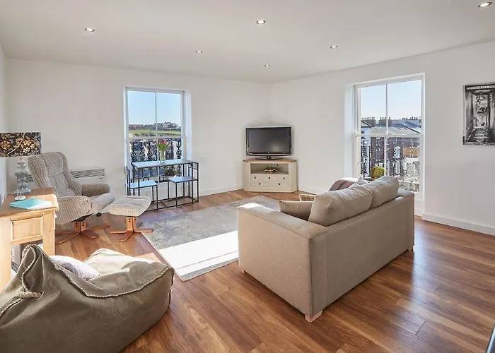 Host & - Abbey Court