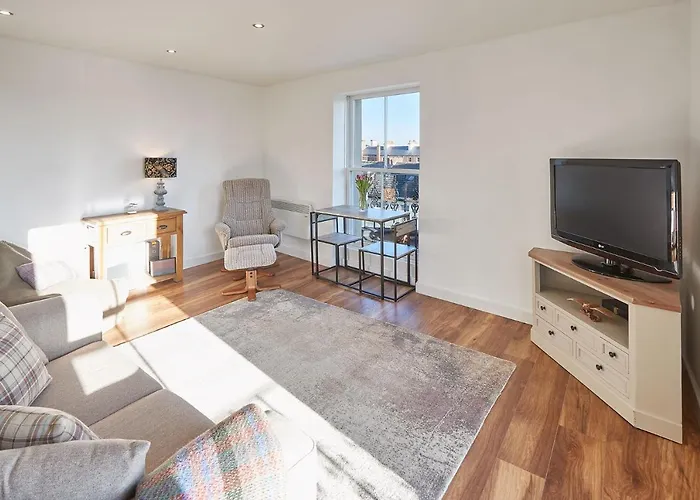 Host & - Abbey Court